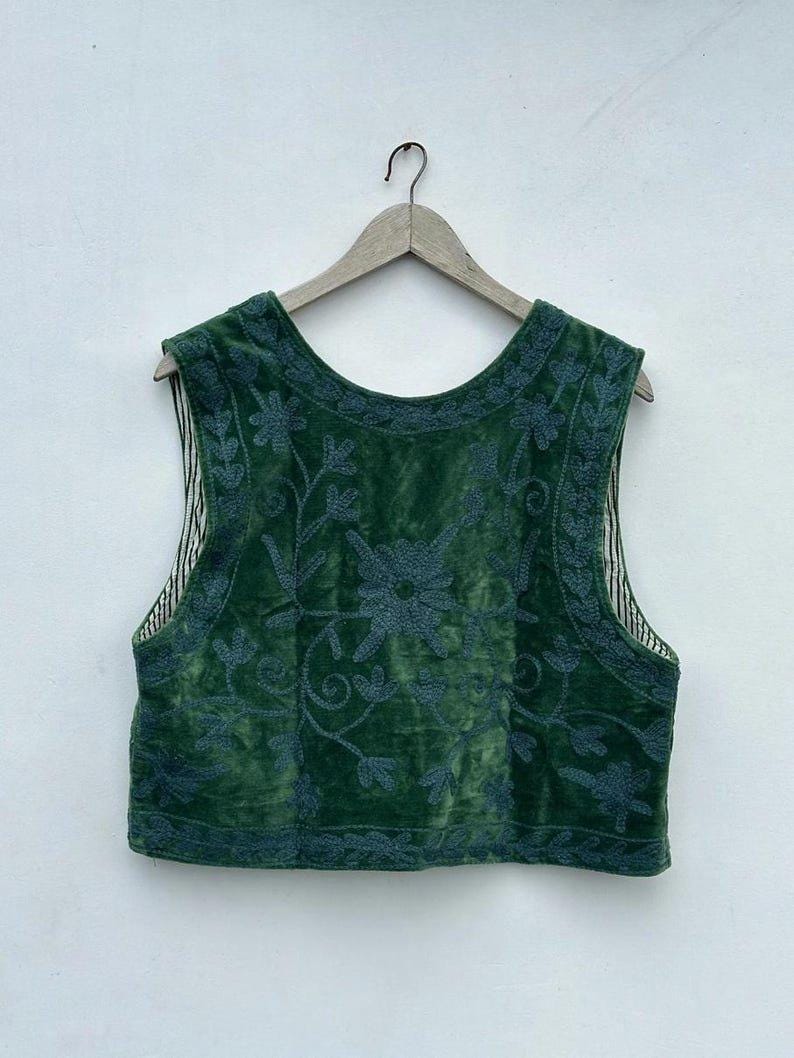 Hand-Embroidered Velvet Vest – Green Floral Suzani Sleeveless Jacket Bohozani