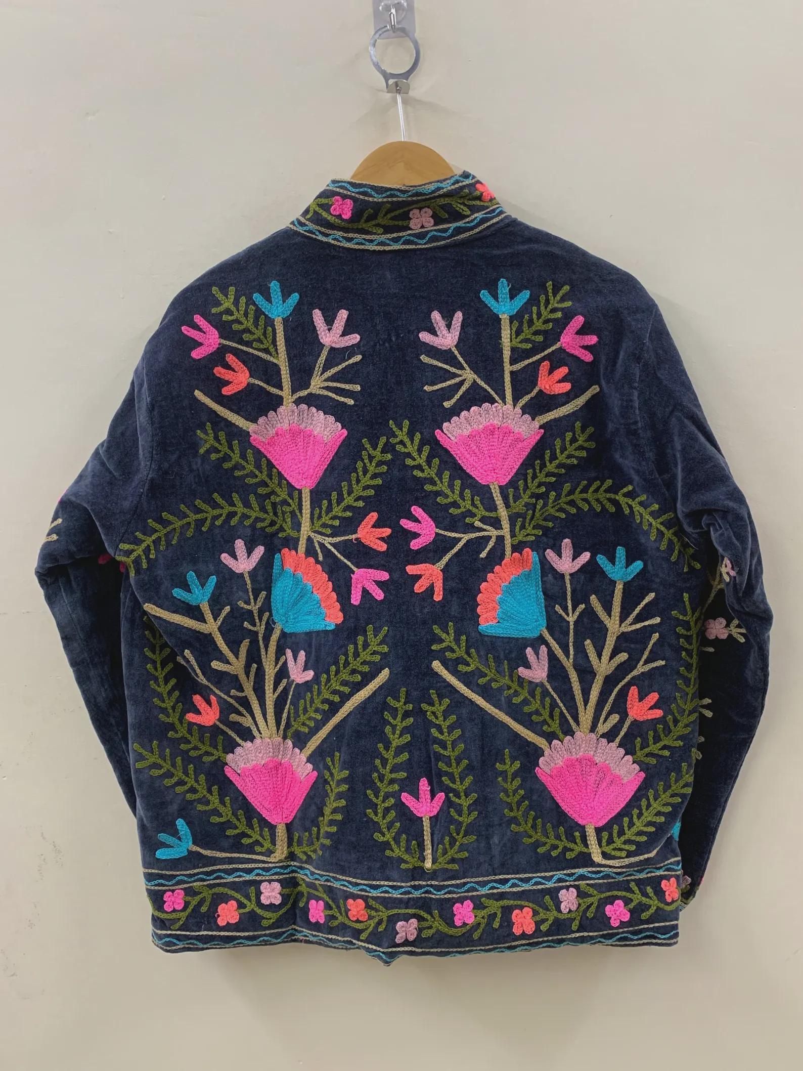 Coachella Festival Style Girl Jean Jacket, The Back is Decorated with Embroidered Rose Flower Patterns Bohozani