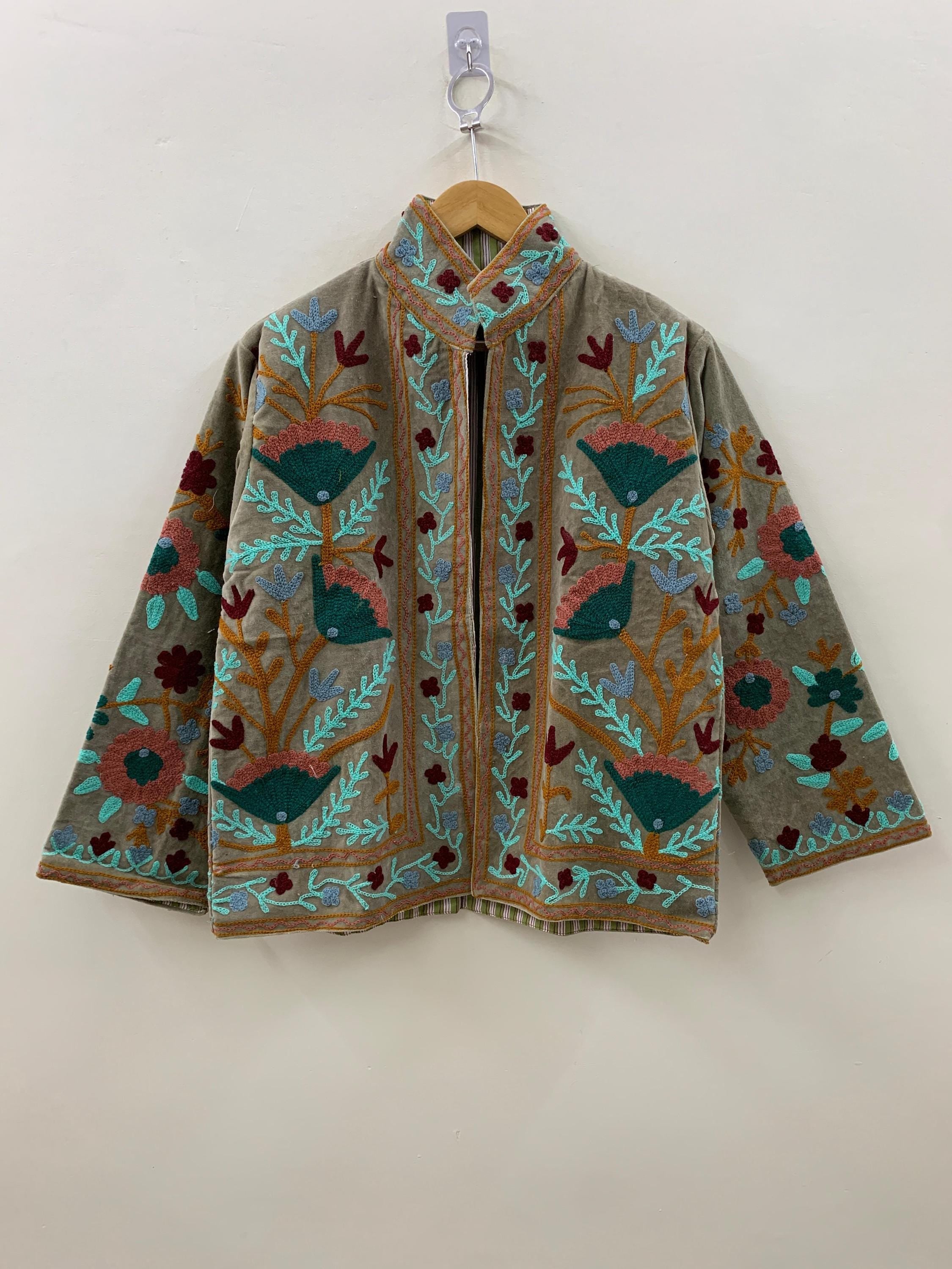 Coachella Festival Style Girl Jean Jacket, The Back is Decorated with Embroidered Rose Flower Patterns Bohozani