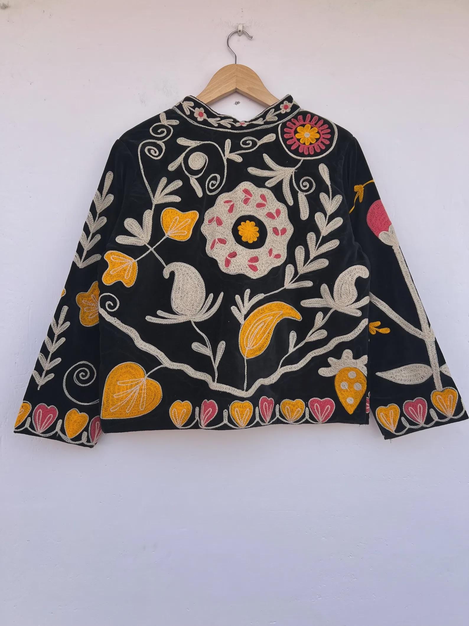 Coachella Festival Style Girl Jean Jacket, The Back is Decorated with Embroidered Rose Flower Patterns Bohozani