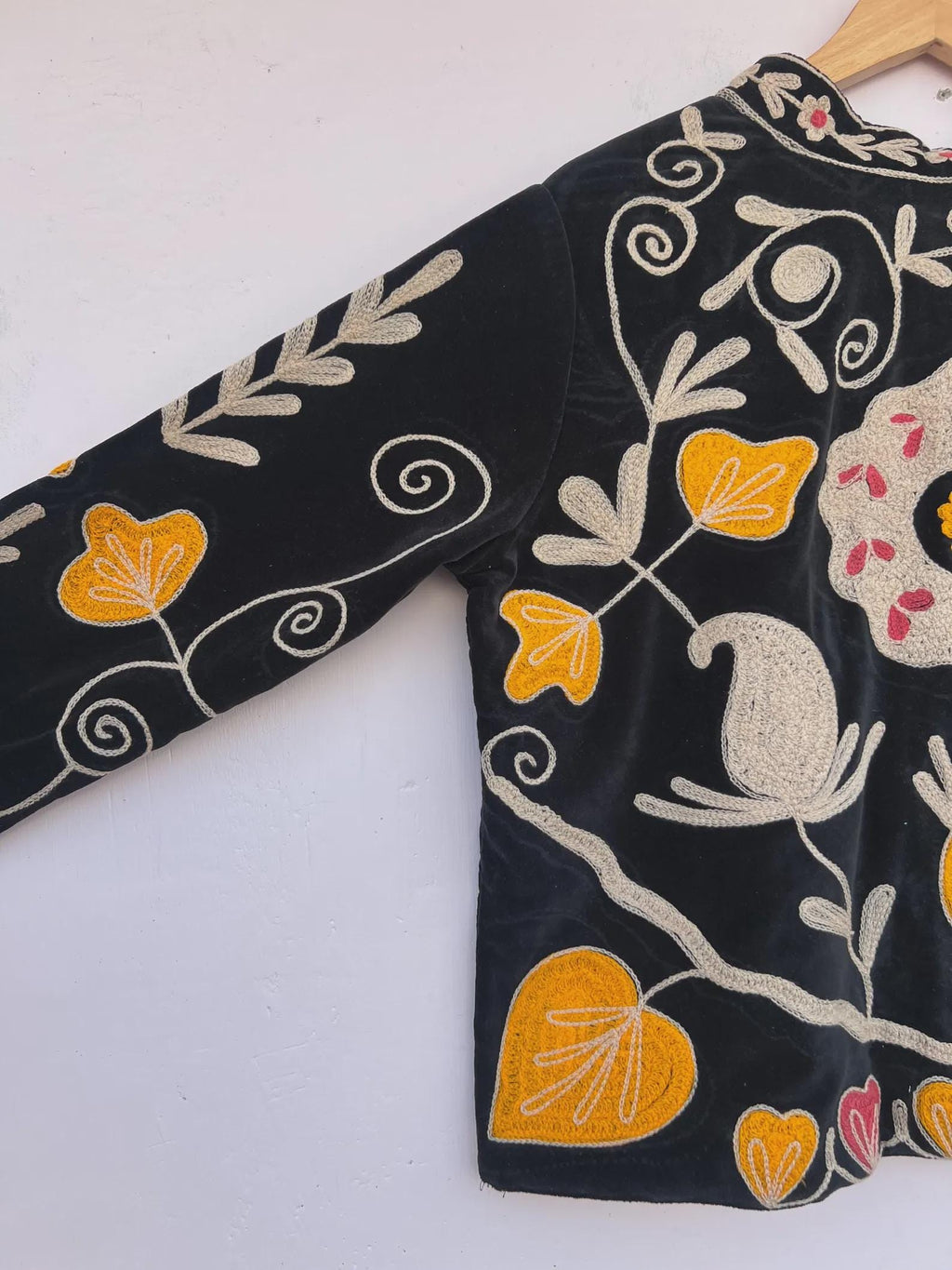 Coachella Festival Style Girl Jean Jacket, The Back is Decorated with Embroidered Rose Flower Patterns Bohozani