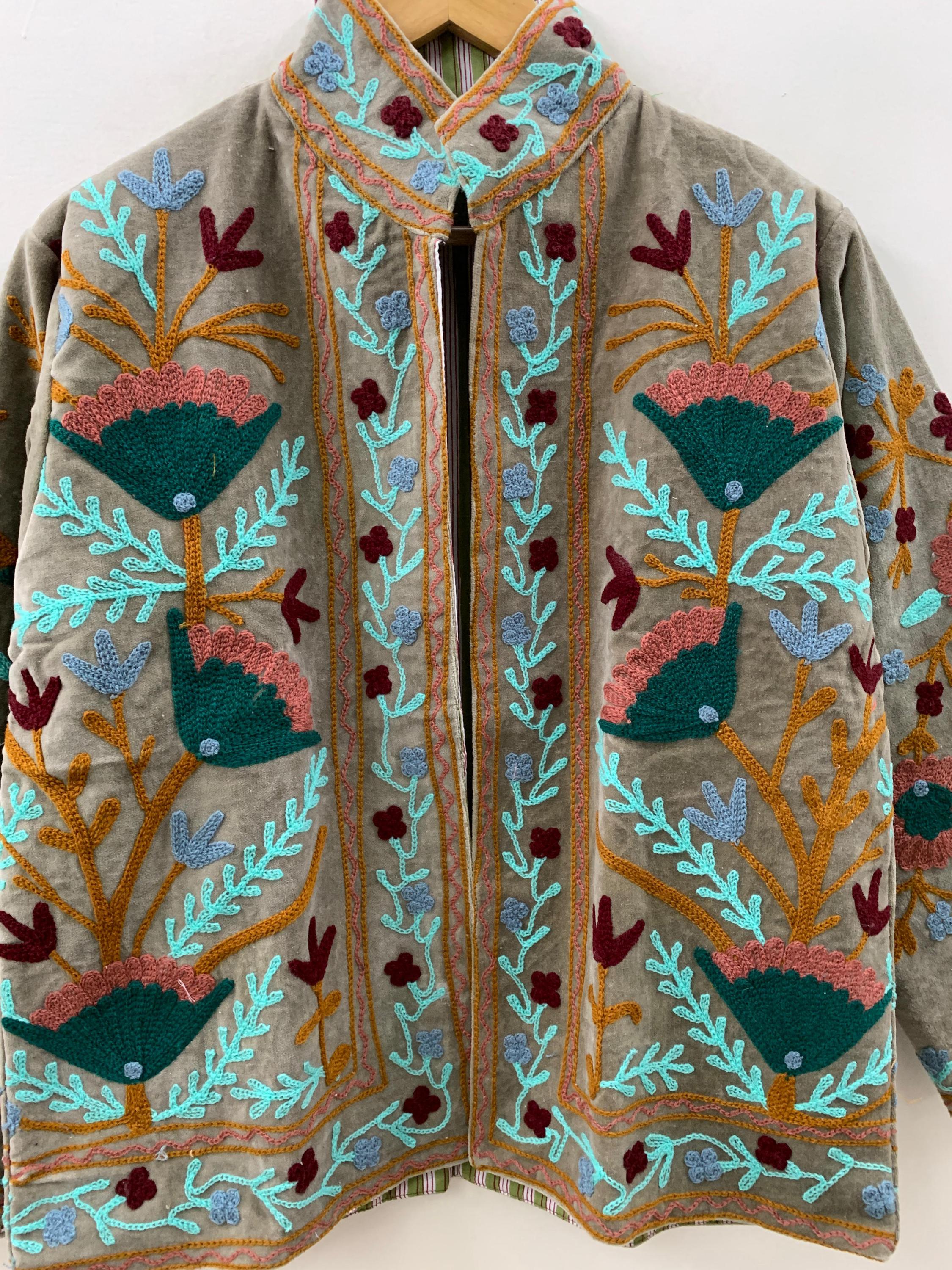 Coachella Festival Style Girl Jean Jacket, The Back is Decorated with Embroidered Rose Flower Patterns Bohozani