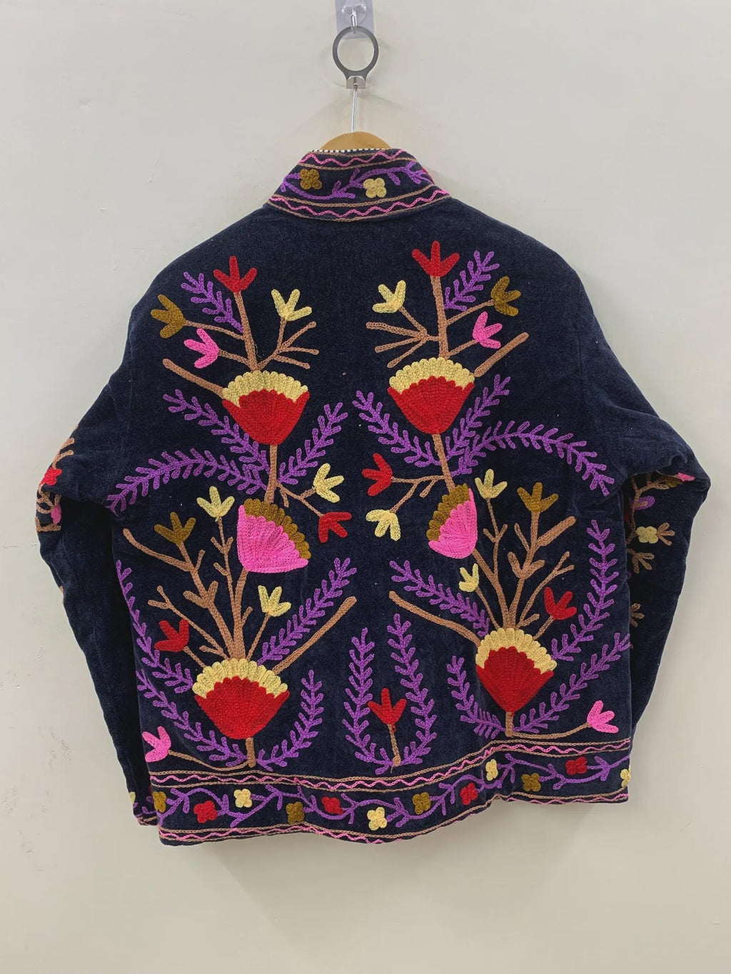 Coachella Festival Style Girl Jean Jacket, The Back is Decorated with Embroidered Rose Flower Patterns Bohozani
