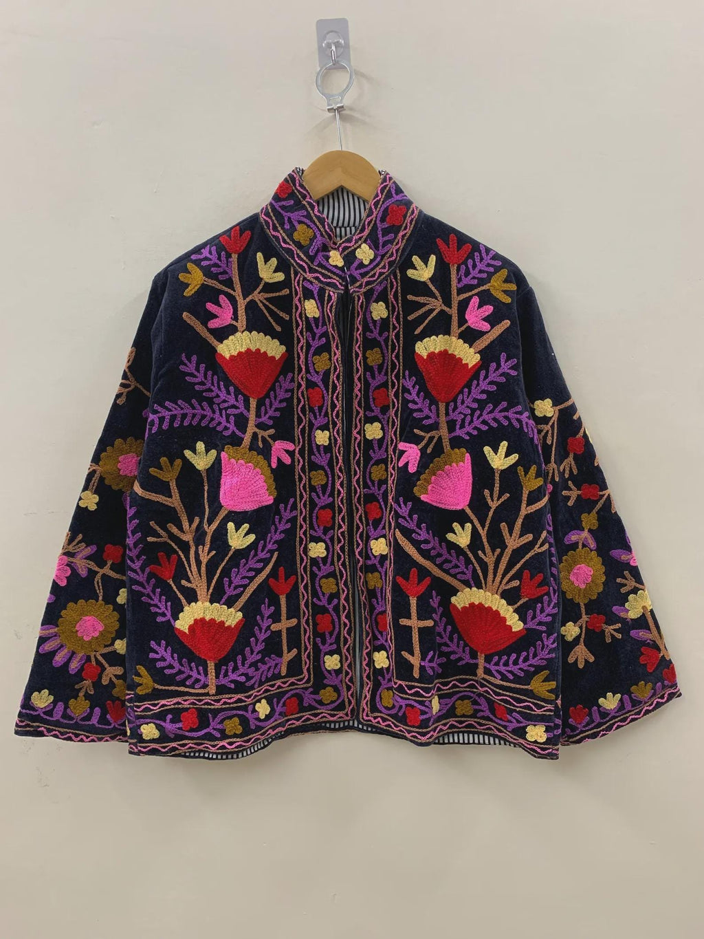 Coachella Festival Style Girl Jean Jacket, The Back is Decorated with Embroidered Rose Flower Patterns Bohozani
