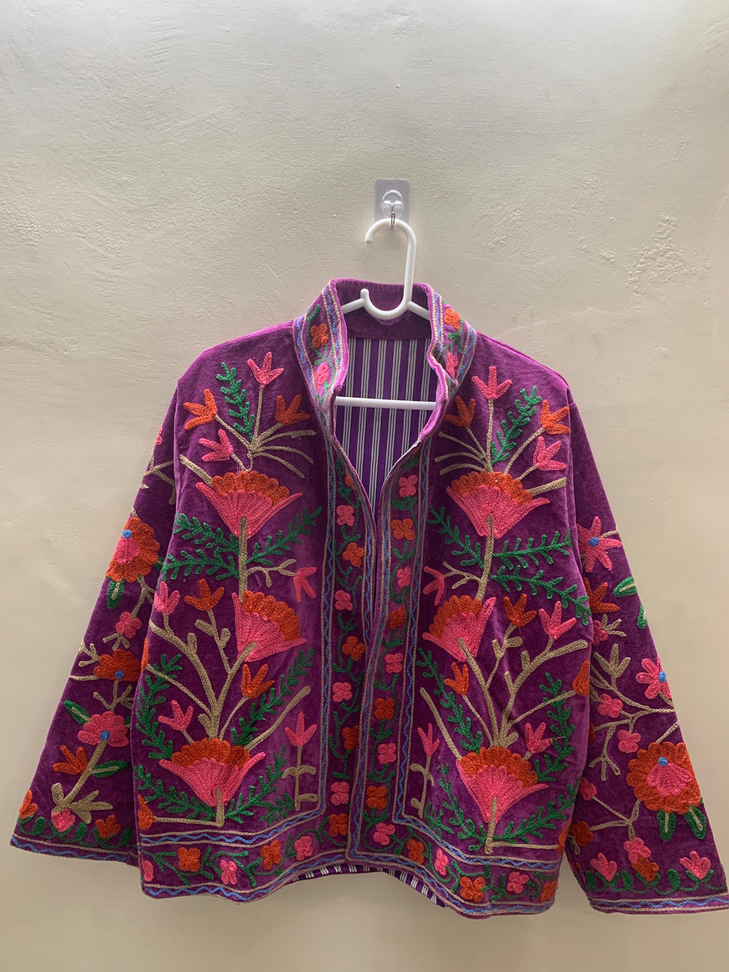 Coachella Festival Style Girl Jean Jacket, The Back is Decorated with Embroidered Rose Flower Patterns Bohozani