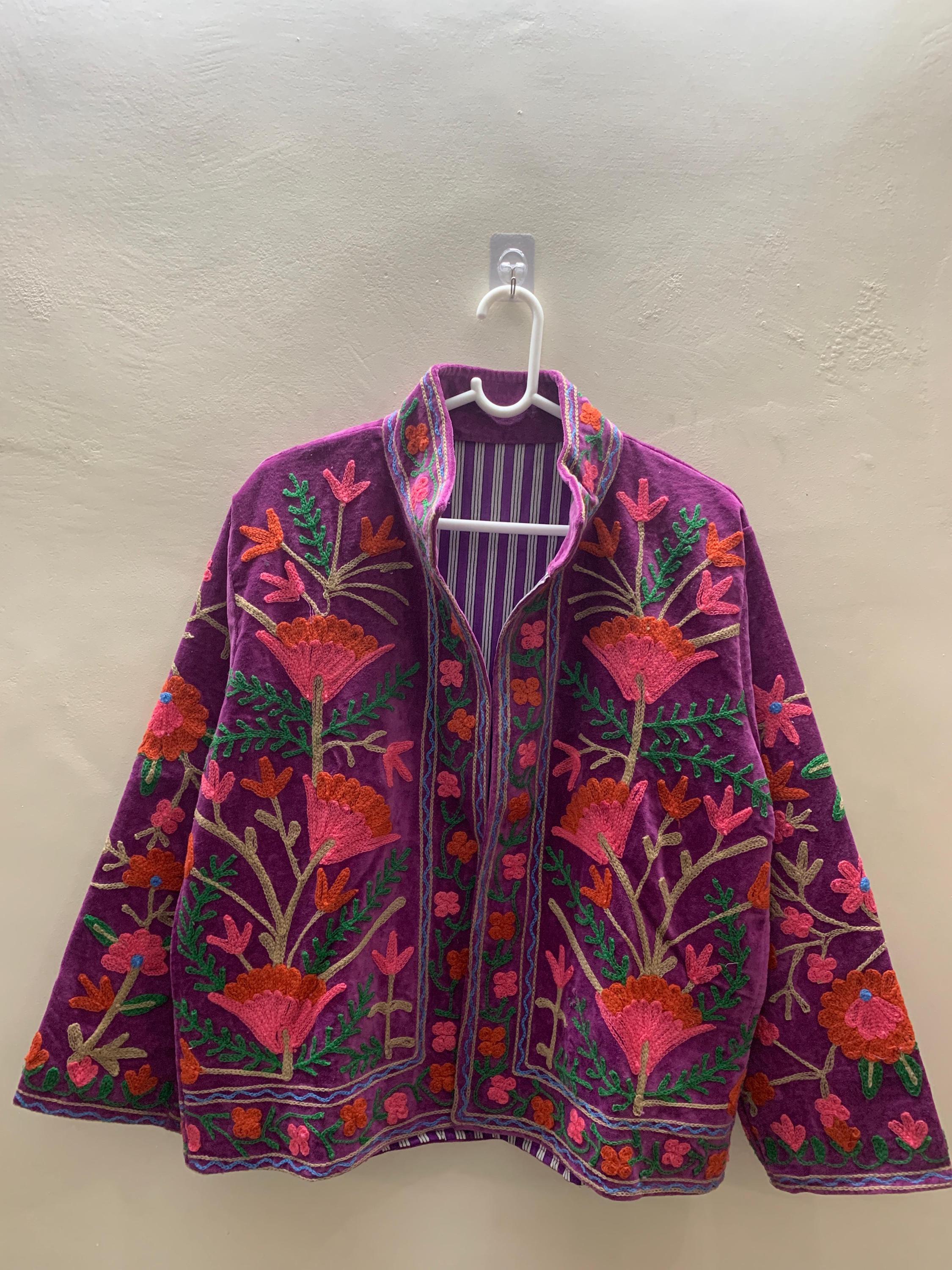 Coachella Festival Style Girl Jean Jacket, The Back is Decorated with Embroidered Rose Flower Patterns Bohozani