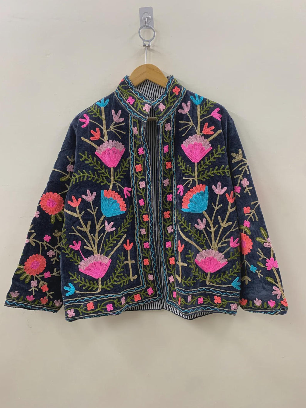 Coachella Festival Style Girl Jean Jacket, The Back is Decorated with Embroidered Rose Flower Patterns Bohozani