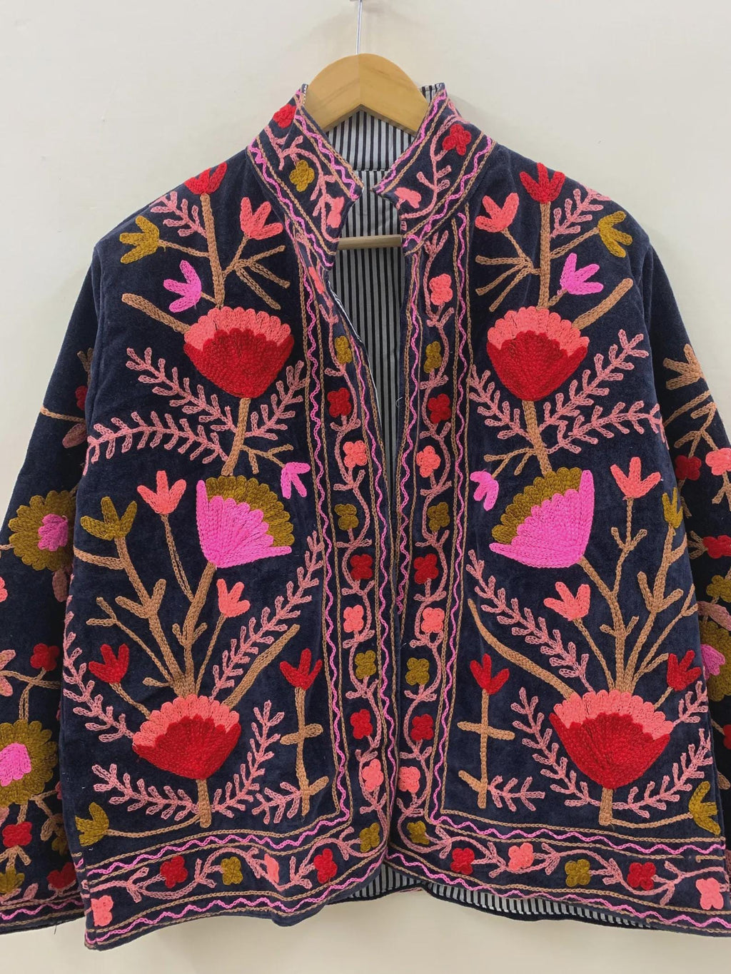 Coachella Festival Style Girl Jean Jacket, The Back is Decorated with Embroidered Rose Flower Patterns Bohozani