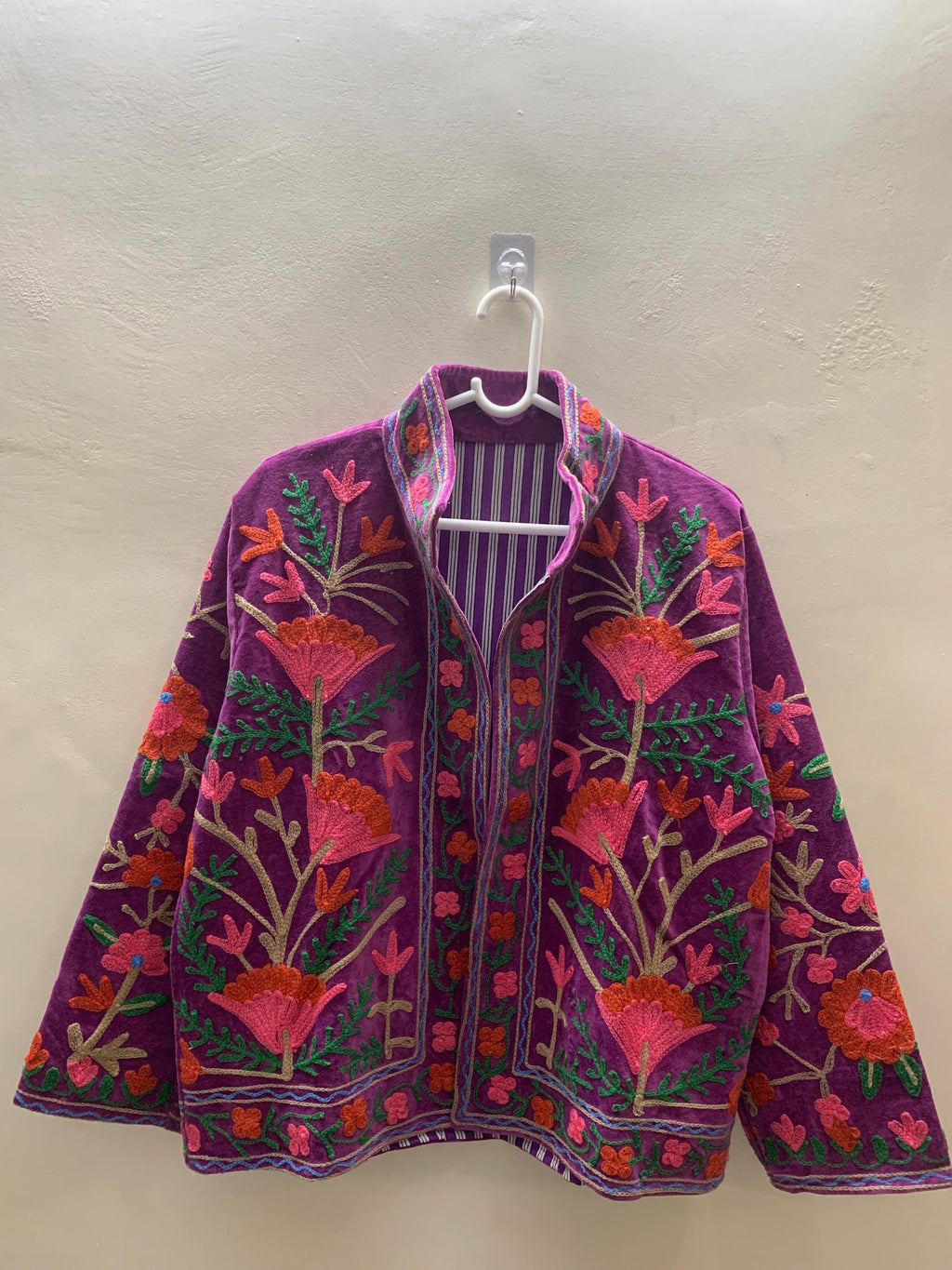 Coachella Festival Style Girl Jean Jacket, The Back is Decorated with Embroidered Rose Flower Patterns Bohozani
