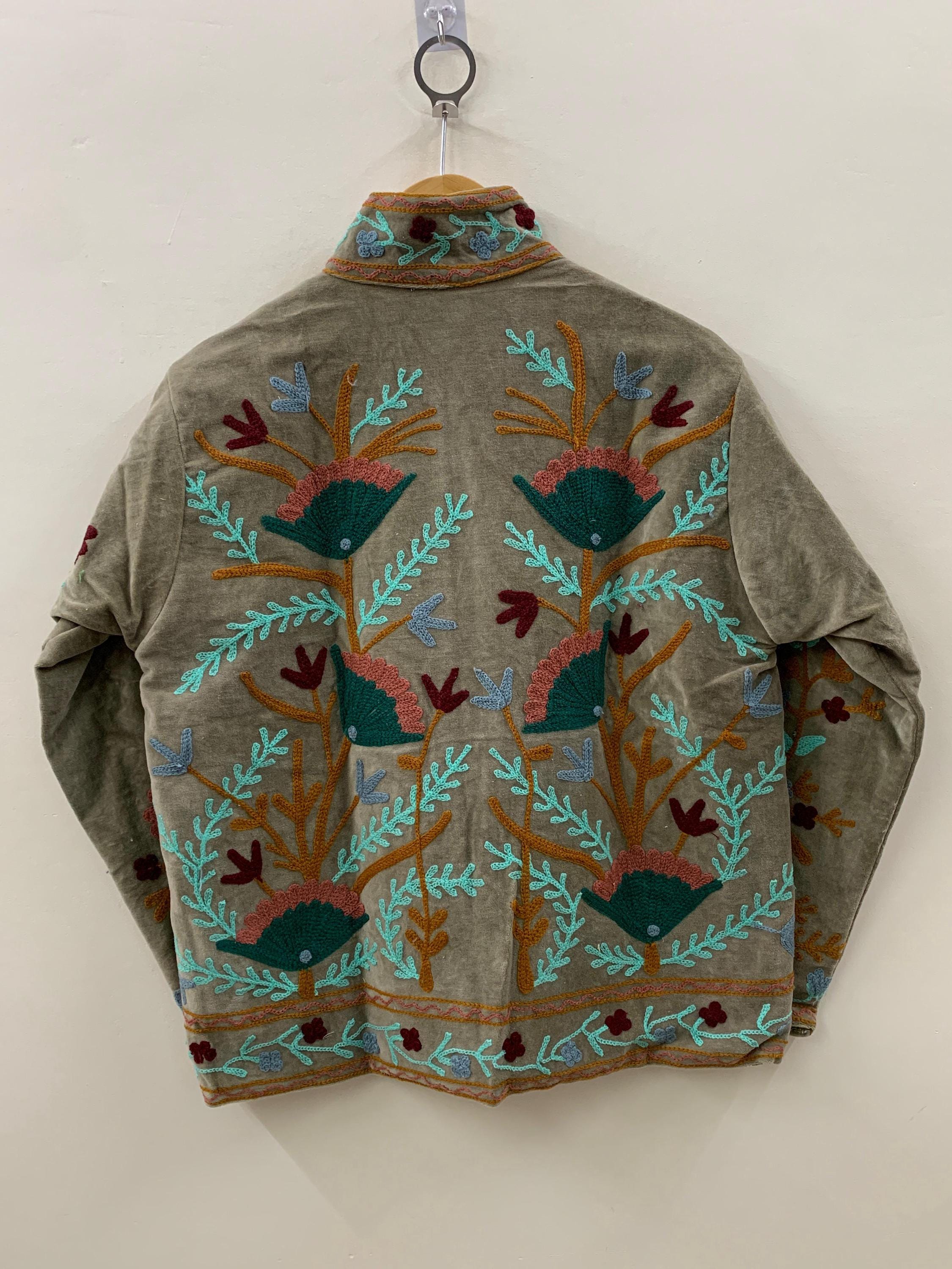 Coachella Festival Style Girl Jean Jacket, The Back is Decorated with Embroidered Rose Flower Patterns Bohozani