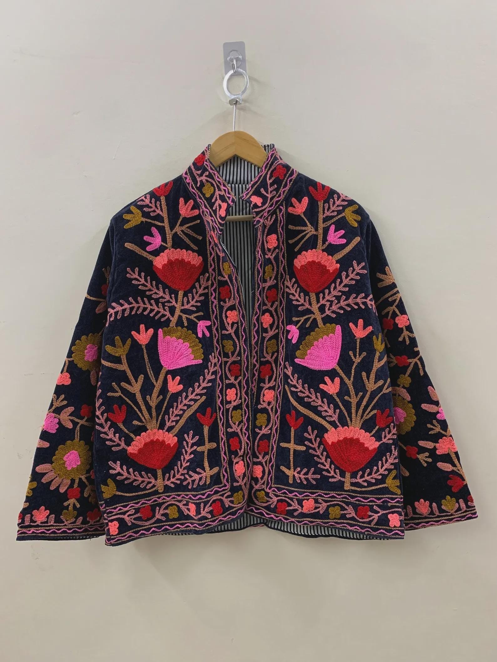 Coachella Festival Style Girl Jean Jacket, The Back is Decorated with Embroidered Rose Flower Patterns Bohozani