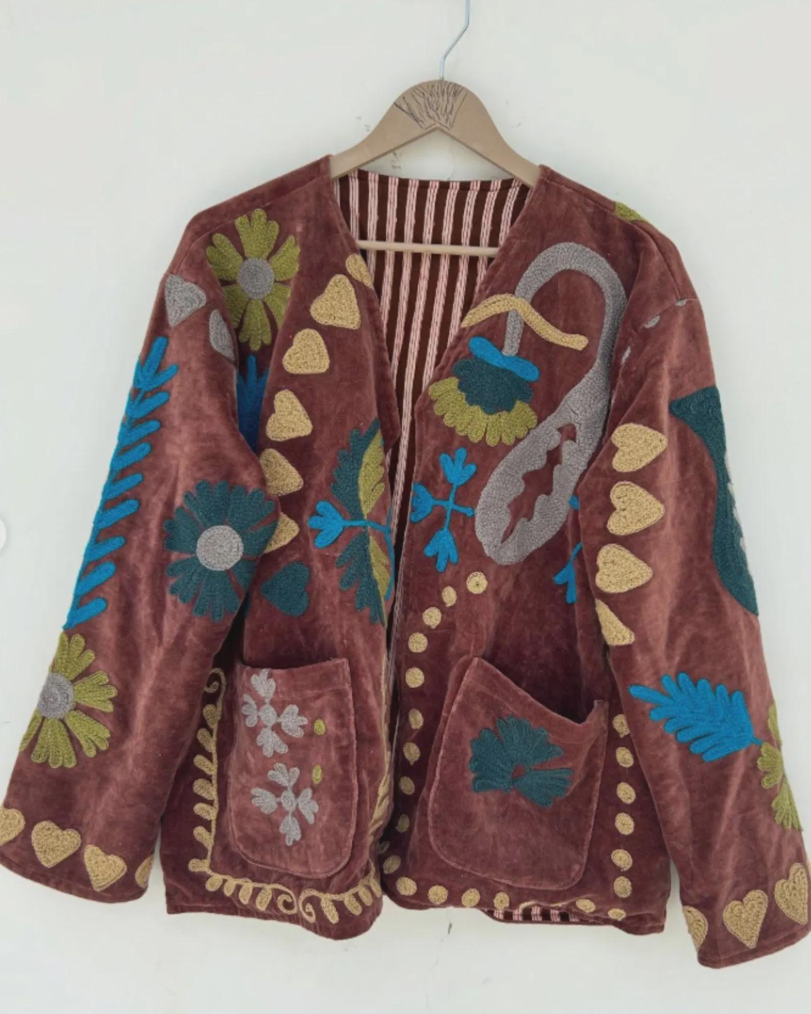 Coachella Festival Style Girl Jean Jacket, The Back is Decorated with Embroidered Rose Flower Patterns Bohozani