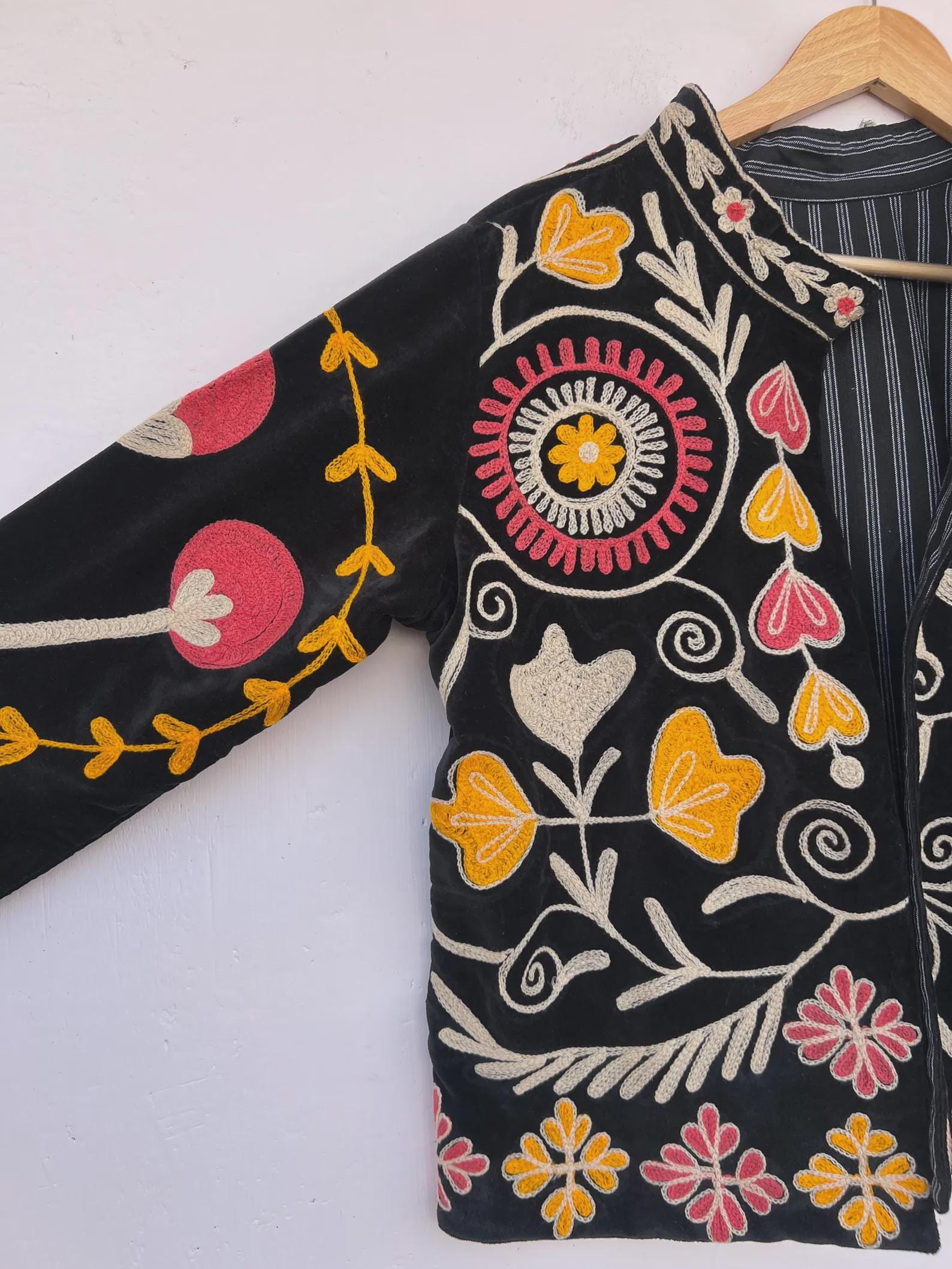 Coachella Festival Style Girl Jean Jacket, The Back is Decorated with Embroidered Rose Flower Patterns Bohozani