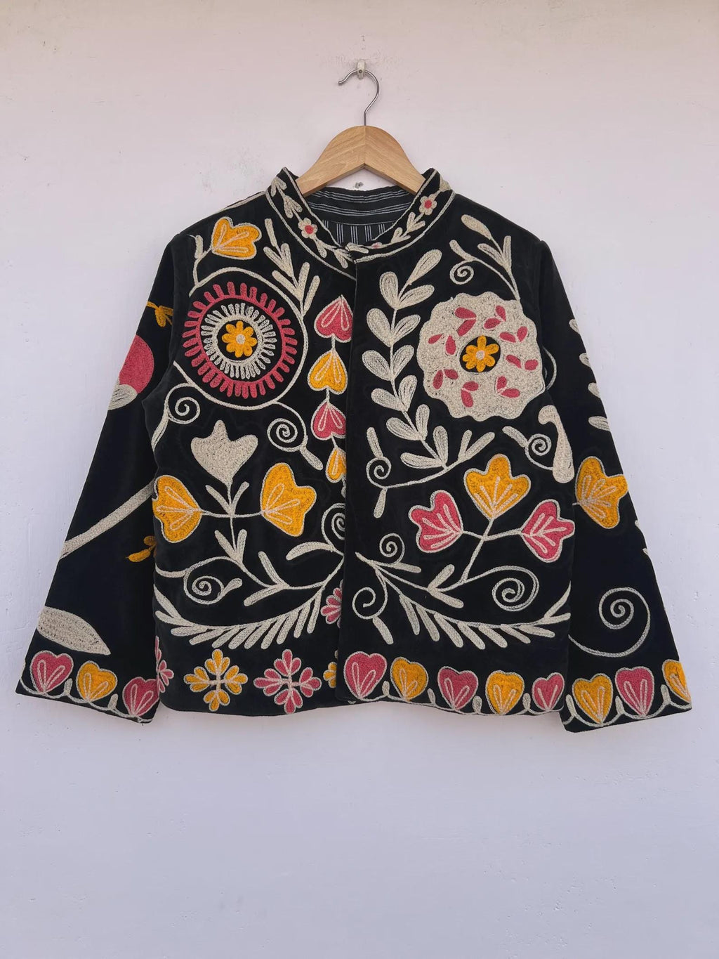 Coachella Festival Style Girl Jean Jacket, The Back is Decorated with Embroidered Rose Flower Patterns Bohozani