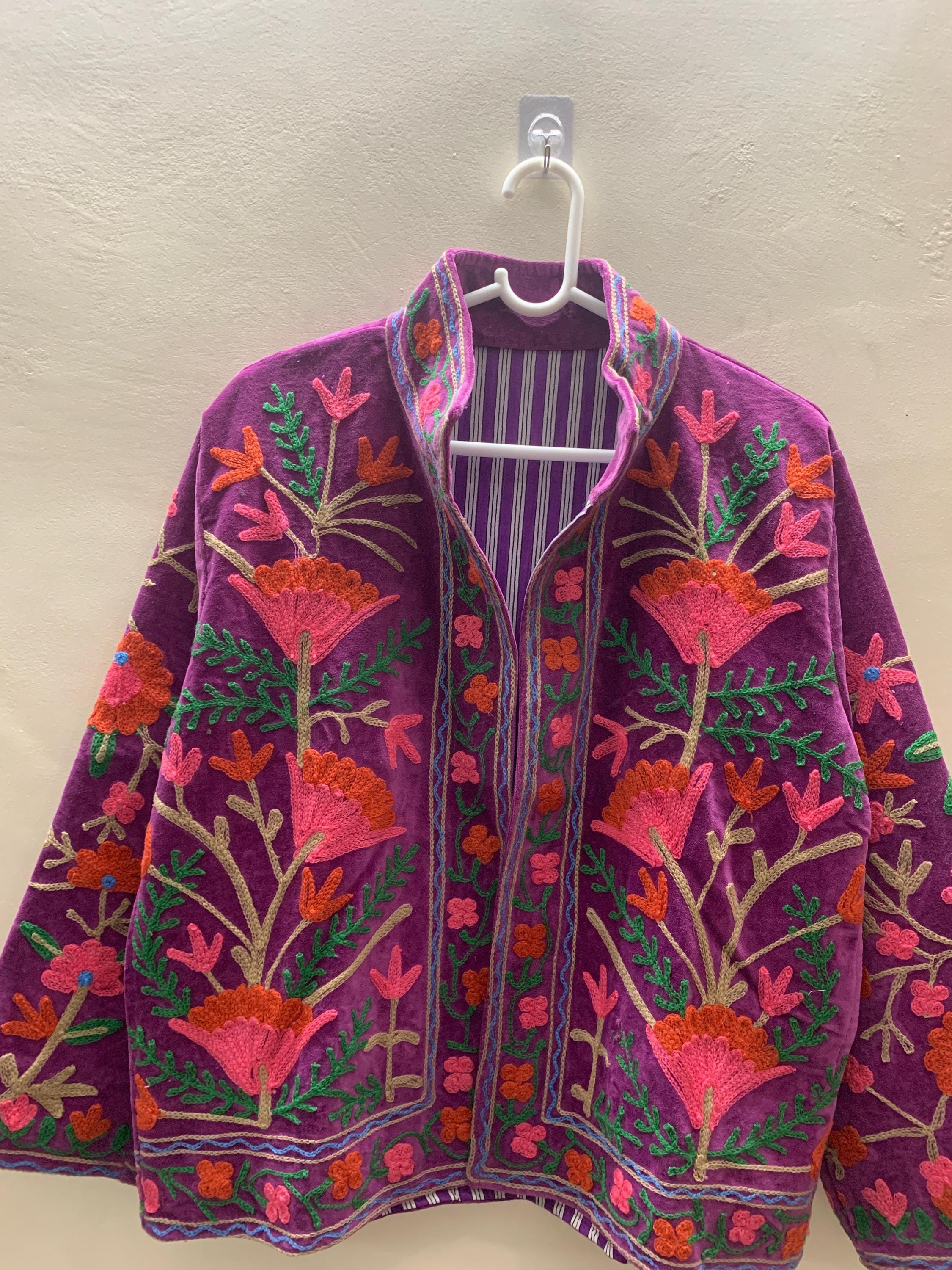 Coachella Festival Style Girl Jean Jacket, The Back is Decorated with Embroidered Rose Flower Patterns Bohozani