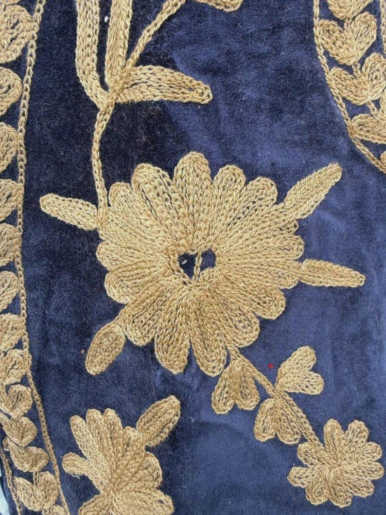 Hand-Embroidered Floral Velvet Vest – Sleeveless Boho Suzani Jacket Bohozani