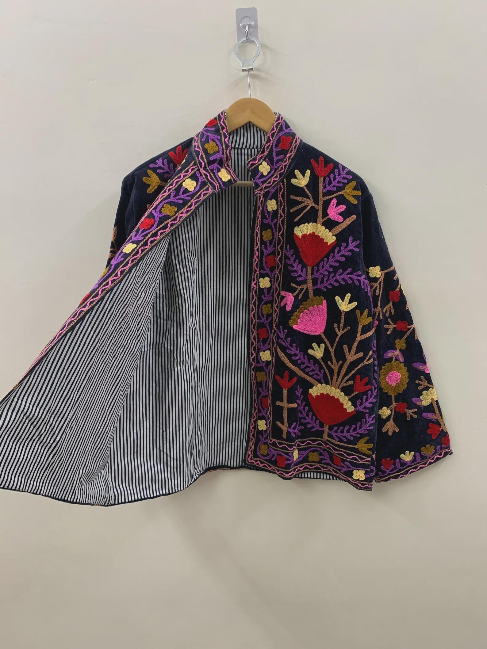 Coachella Festival Style Girl Jean Jacket, The Back is Decorated with Embroidered Rose Flower Patterns Bohozani