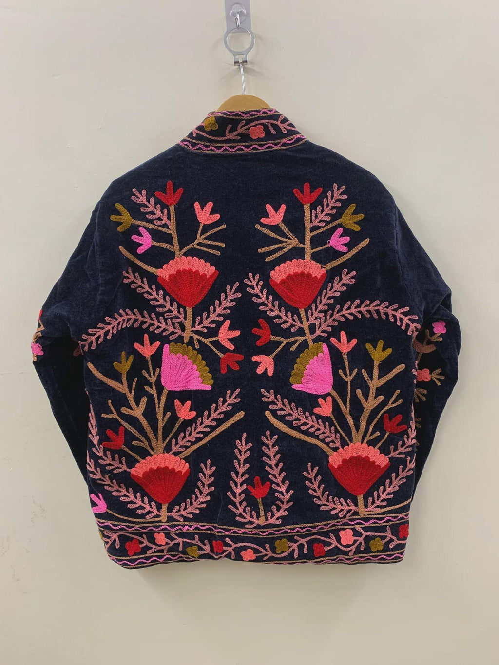 Coachella Festival Style Girl Jean Jacket, The Back is Decorated with Embroidered Rose Flower Patterns Bohozani