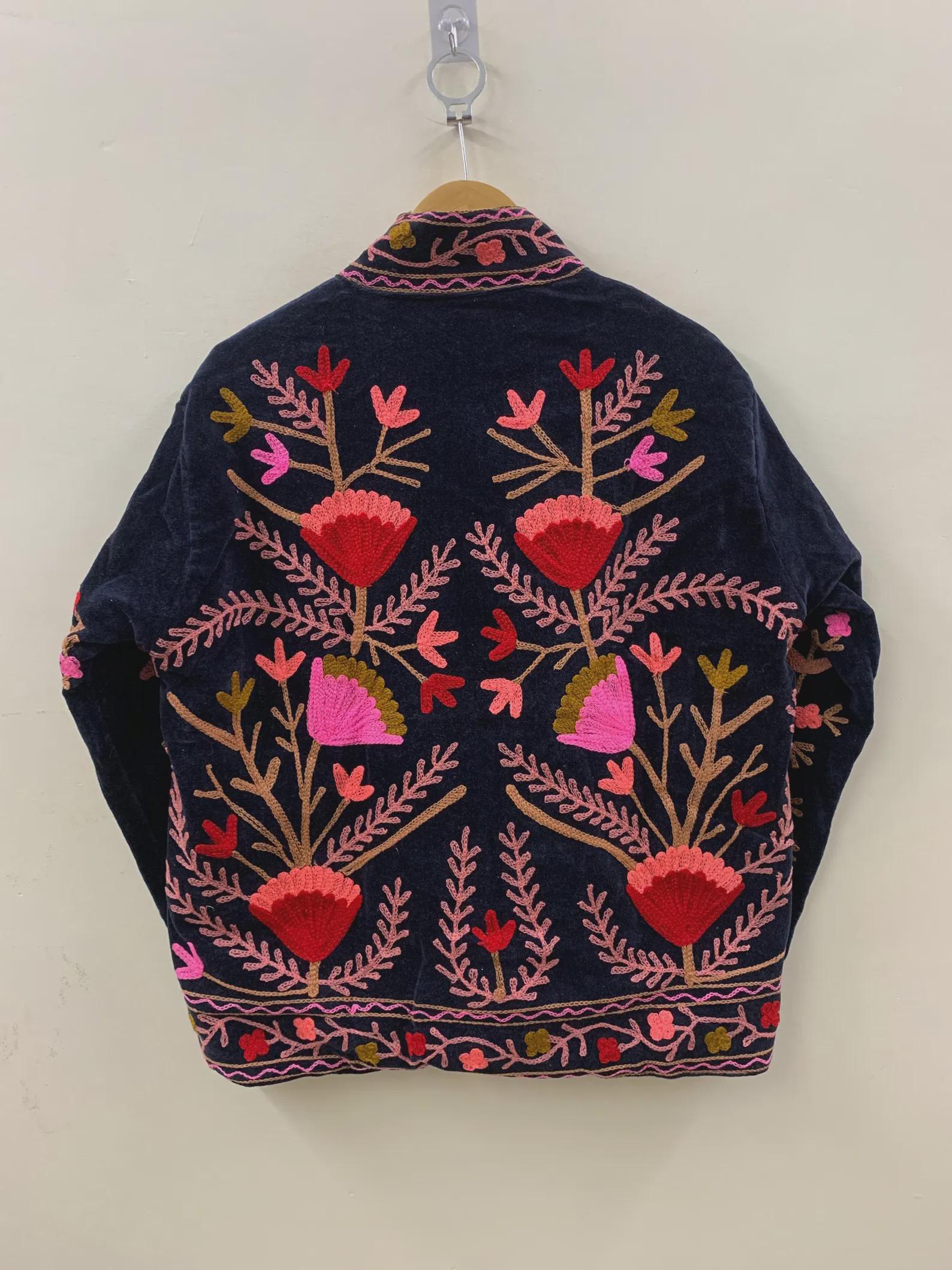 Coachella Festival Style Girl Jean Jacket, The Back is Decorated with Embroidered Rose Flower Patterns Bohozani