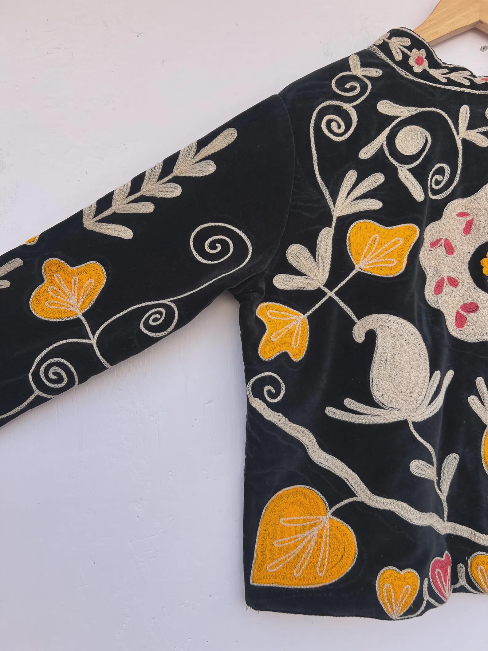 Coachella Festival Style Girl Jean Jacket, The Back is Decorated with Embroidered Rose Flower Patterns Bohozani