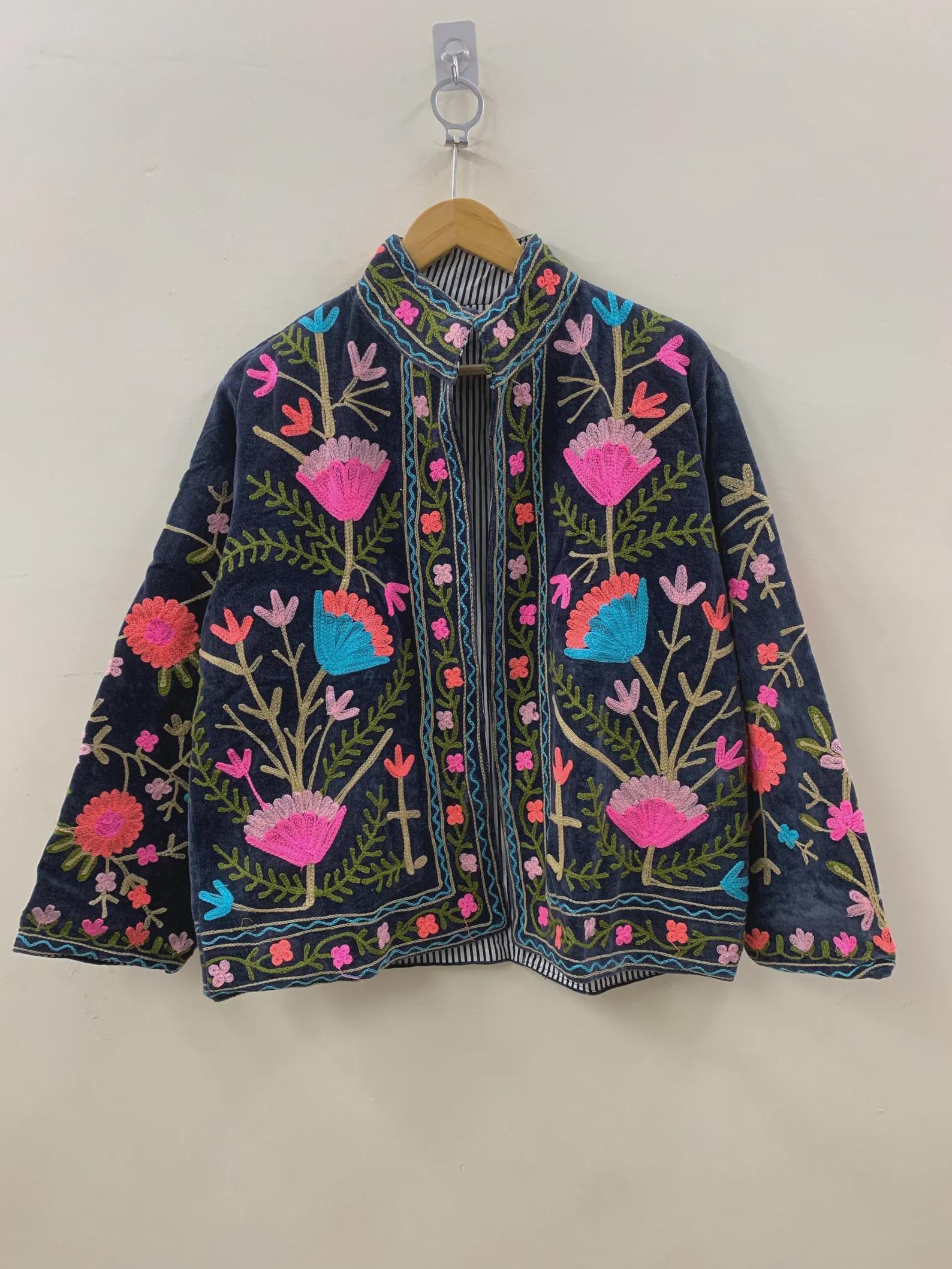 Coachella Festival Style Girl Jean Jacket, The Back is Decorated with Embroidered Rose Flower Patterns Bohozani
