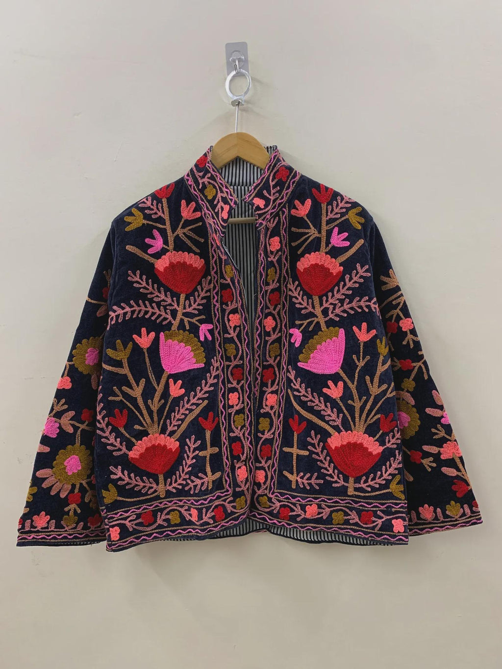 Coachella Festival Style Girl Jean Jacket, The Back is Decorated with Embroidered Rose Flower Patterns Bohozani