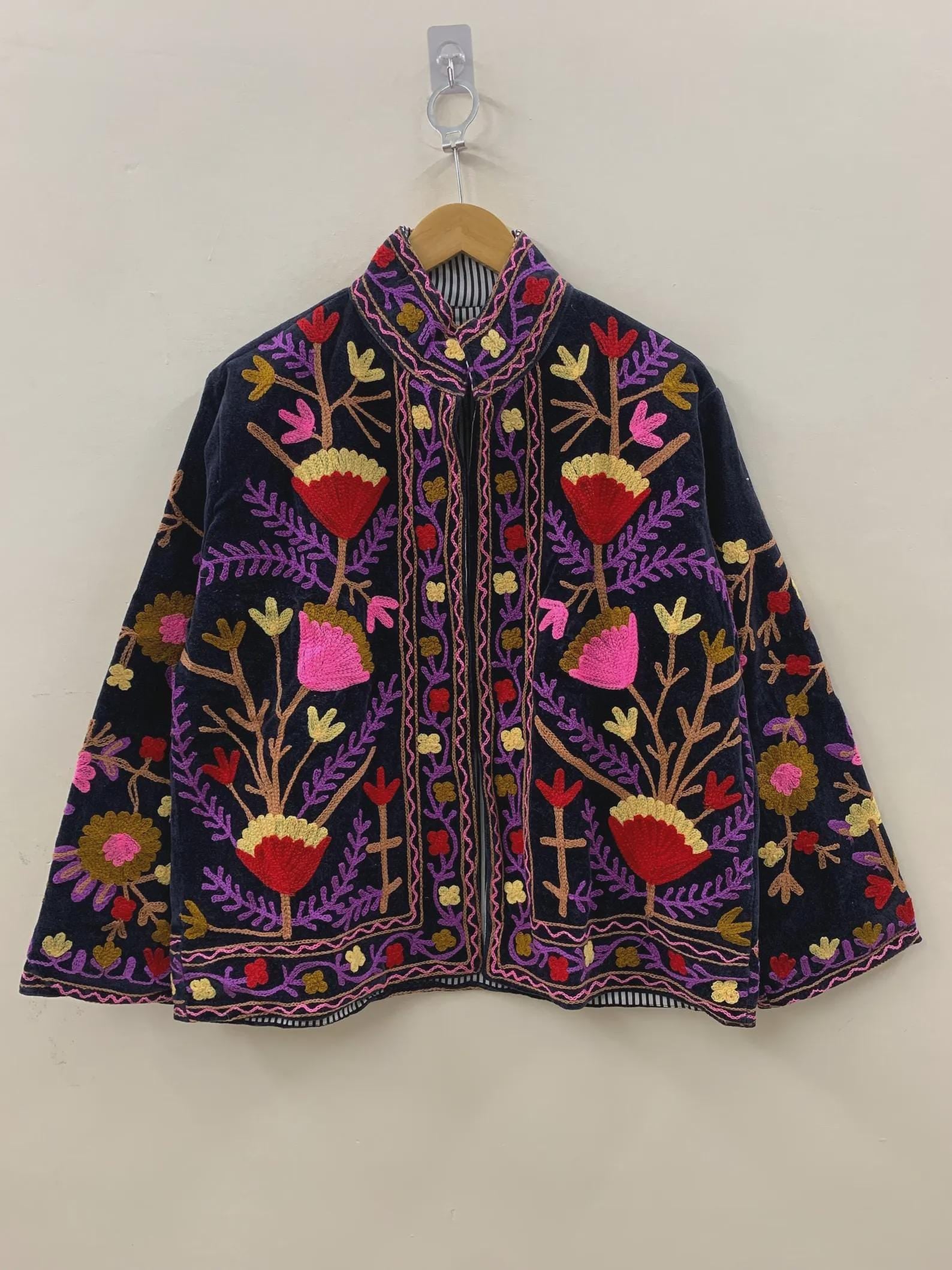Coachella Festival Style Girl Jean Jacket, The Back is Decorated with Embroidered Rose Flower Patterns Bohozani
