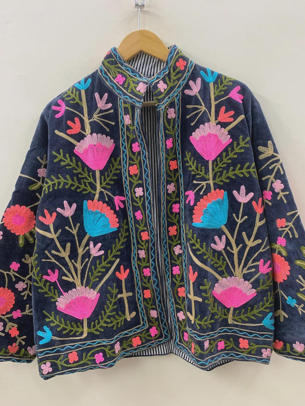 Coachella Festival Style Girl Jean Jacket, The Back is Decorated with Embroidered Rose Flower Patterns Bohozani