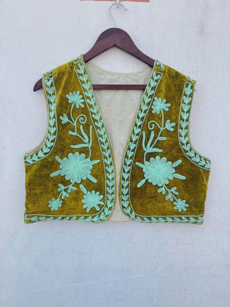 Hand-Embroidered Velvet Suzani Vest – Boho Floral Ethnic Jacket Bohozani