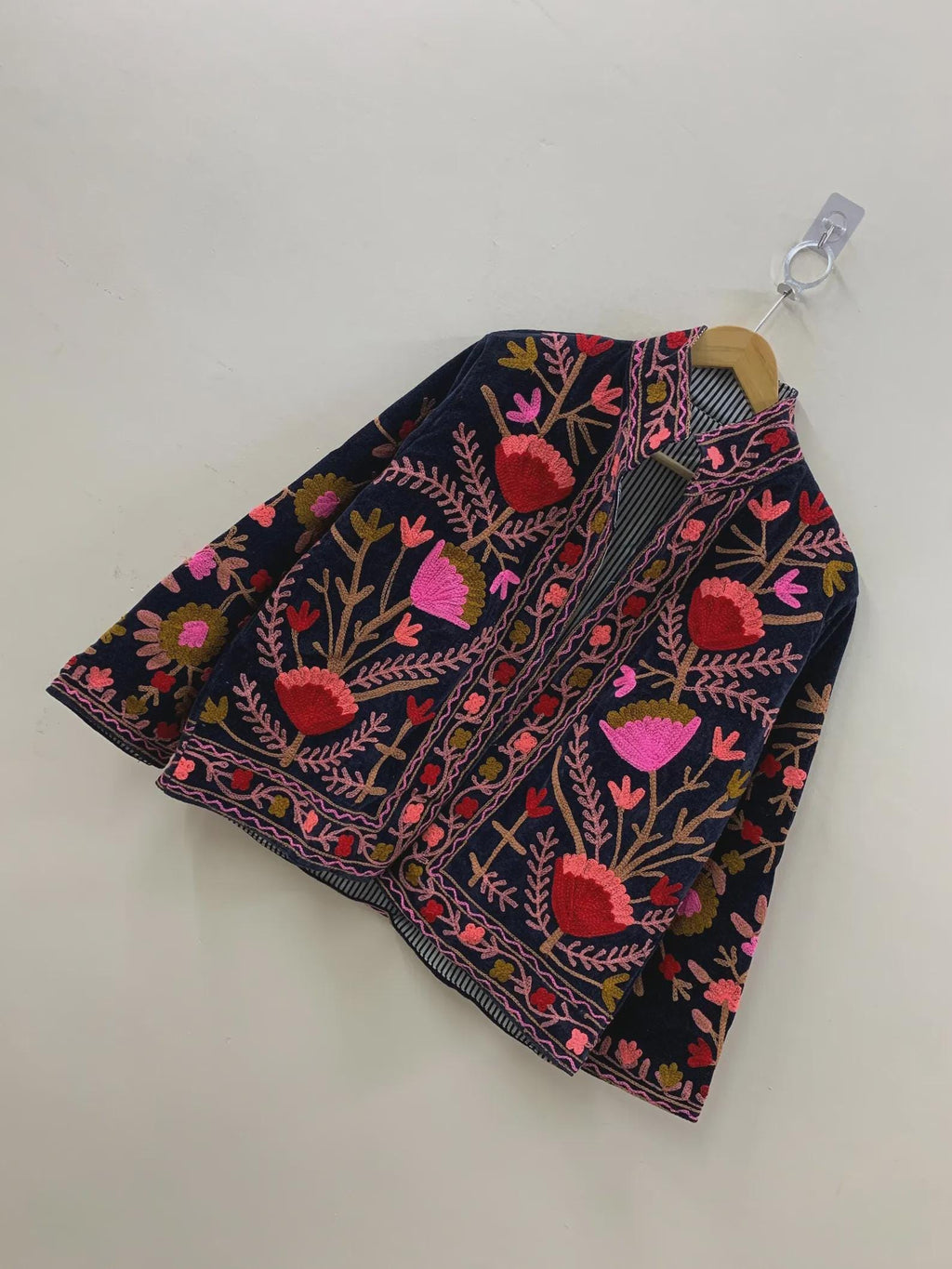 Coachella Festival Style Girl Jean Jacket, The Back is Decorated with Embroidered Rose Flower Patterns Bohozani