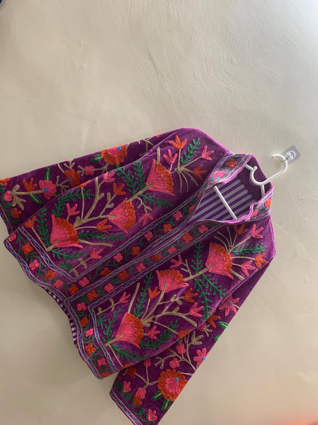 Coachella Festival Style Girl Jean Jacket, The Back is Decorated with Embroidered Rose Flower Patterns Bohozani