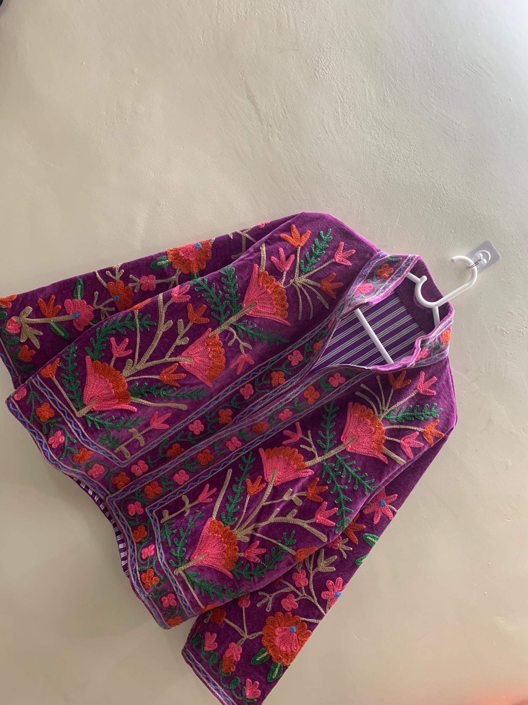 Coachella Festival Style Girl Jean Jacket, The Back is Decorated with Embroidered Rose Flower Patterns Bohozani